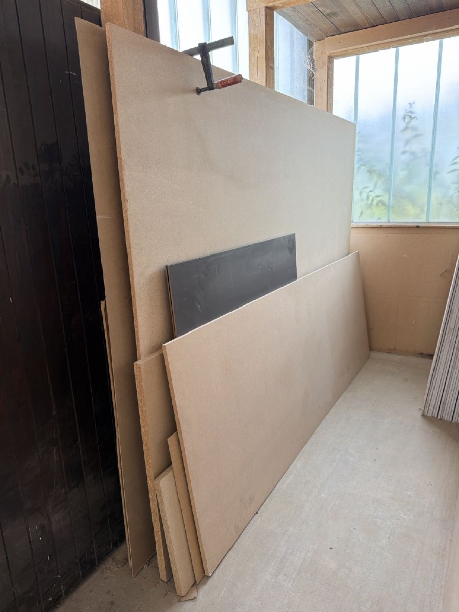 Piatti di portata: Plattenmaterial Restposten Holzfaserplatten Verbundwerkstoff – Usato da Höfen b. Thun venduto da luckystreet 2