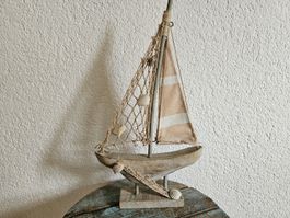 Bateau en bois pour décoration / Holzboot für Dekoration