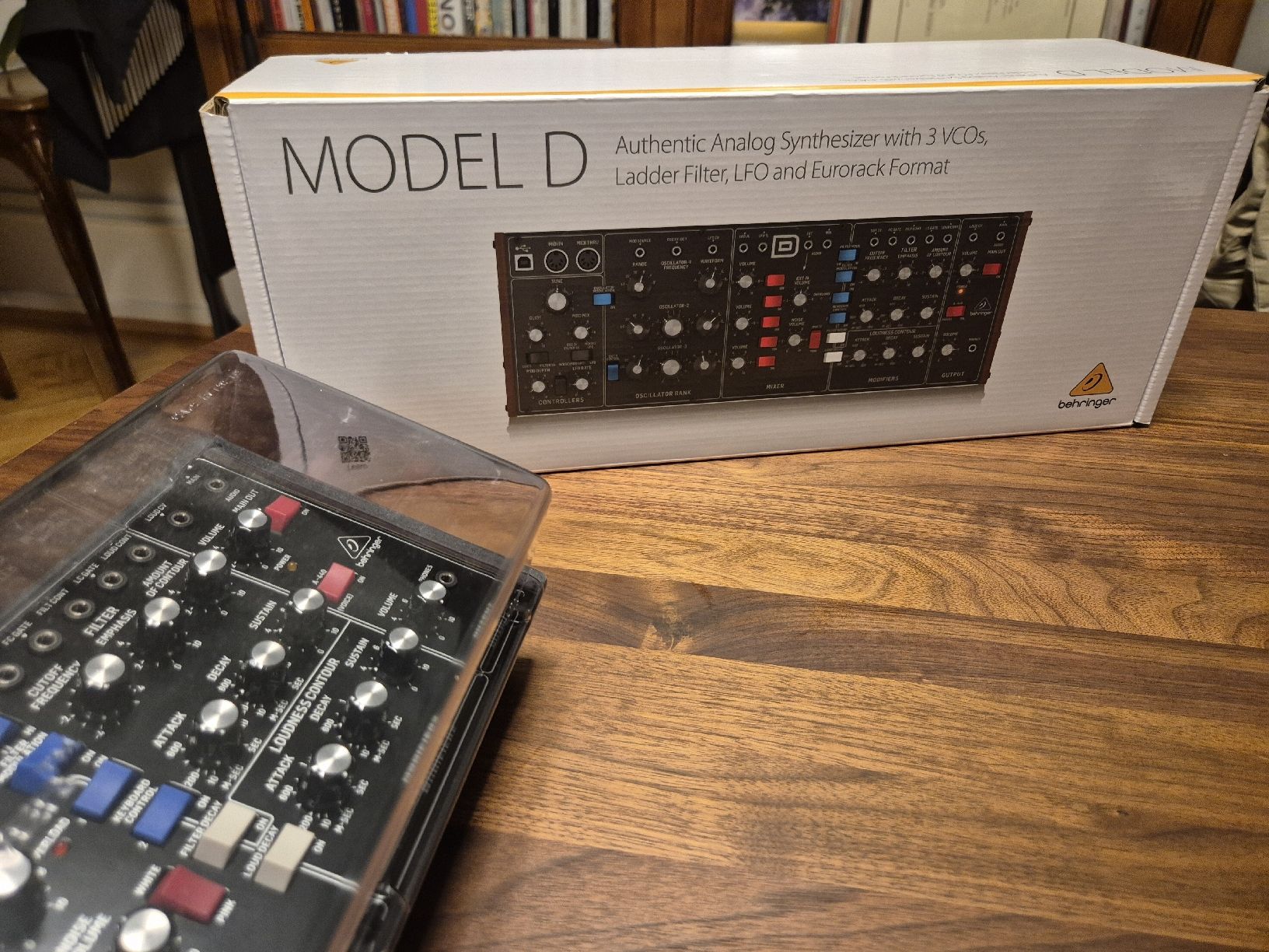Behringer Strumenti musicali: Behringer Model D synthesizer like new & Decksaver – Nuovo (secondo la descrizione) da Lausanne venduto da sgo_vm6d 4