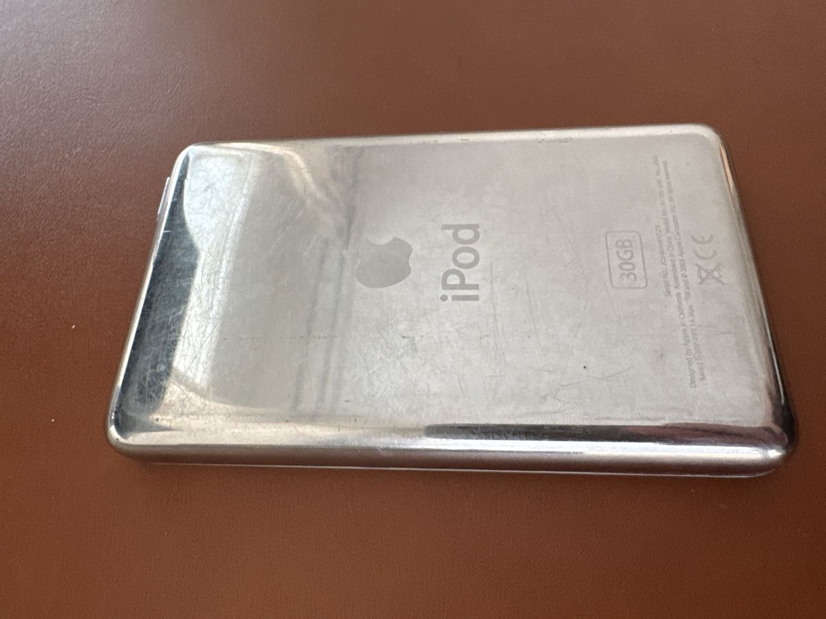Apple Lettore multimediale portatile: Apple iPod 5th gen 30GB – Difettoso da Zug venduto da chr_9vrb 1