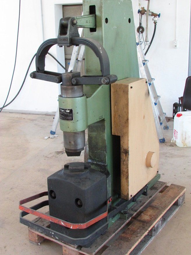 Toutes les machines: Federhammer, Schmiedehammer, Messerschmiedehammer – D'occasion à Bergdietikon par Seemugi 1