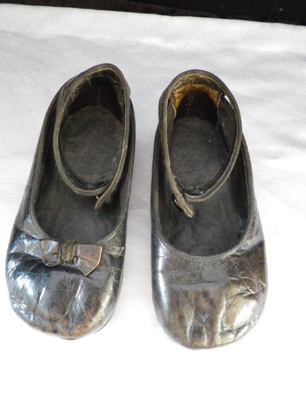 Schuhe für Mädchen: Antiker Kinderschuhe aus Leder – Gebraucht aus Reinach BL von Annodomini