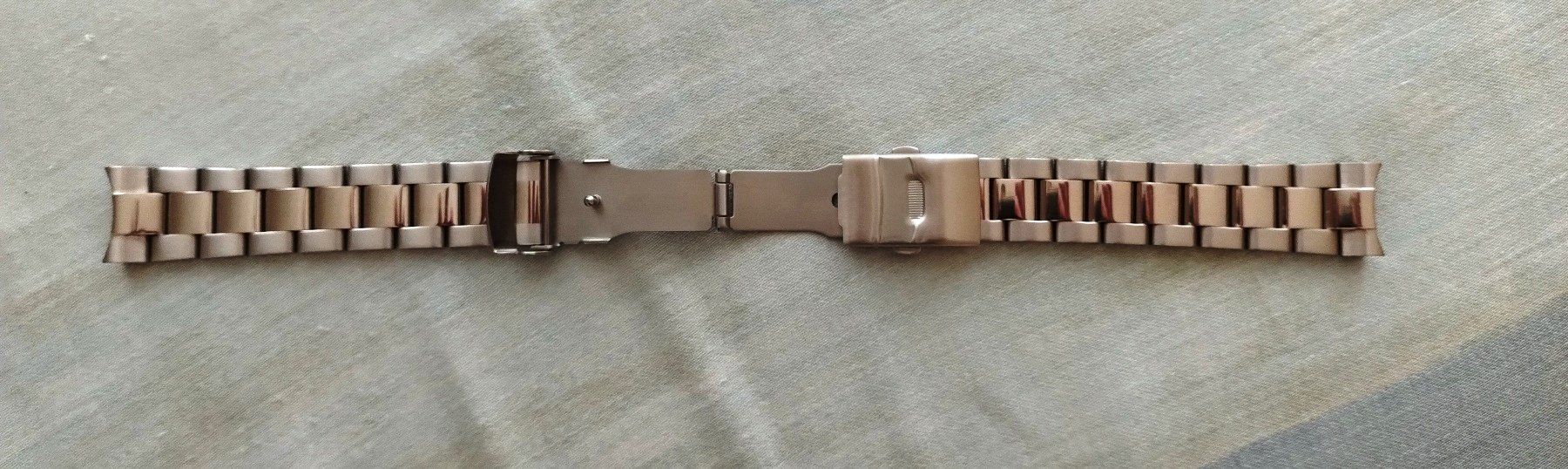 Armbänder & -reifen: Edelstahl Uhrenarmband – Neu (gemäss Beschreibung) aus Effretikon von VanPersie