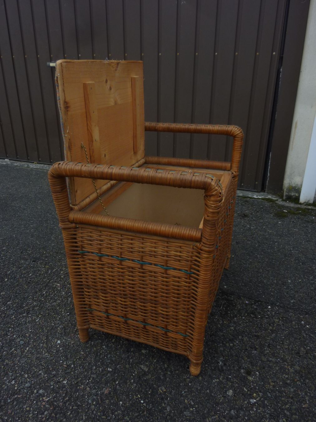 Poltrone: antiker Korbsessel – Usato da Regensdorf venduto da Moweso134 2