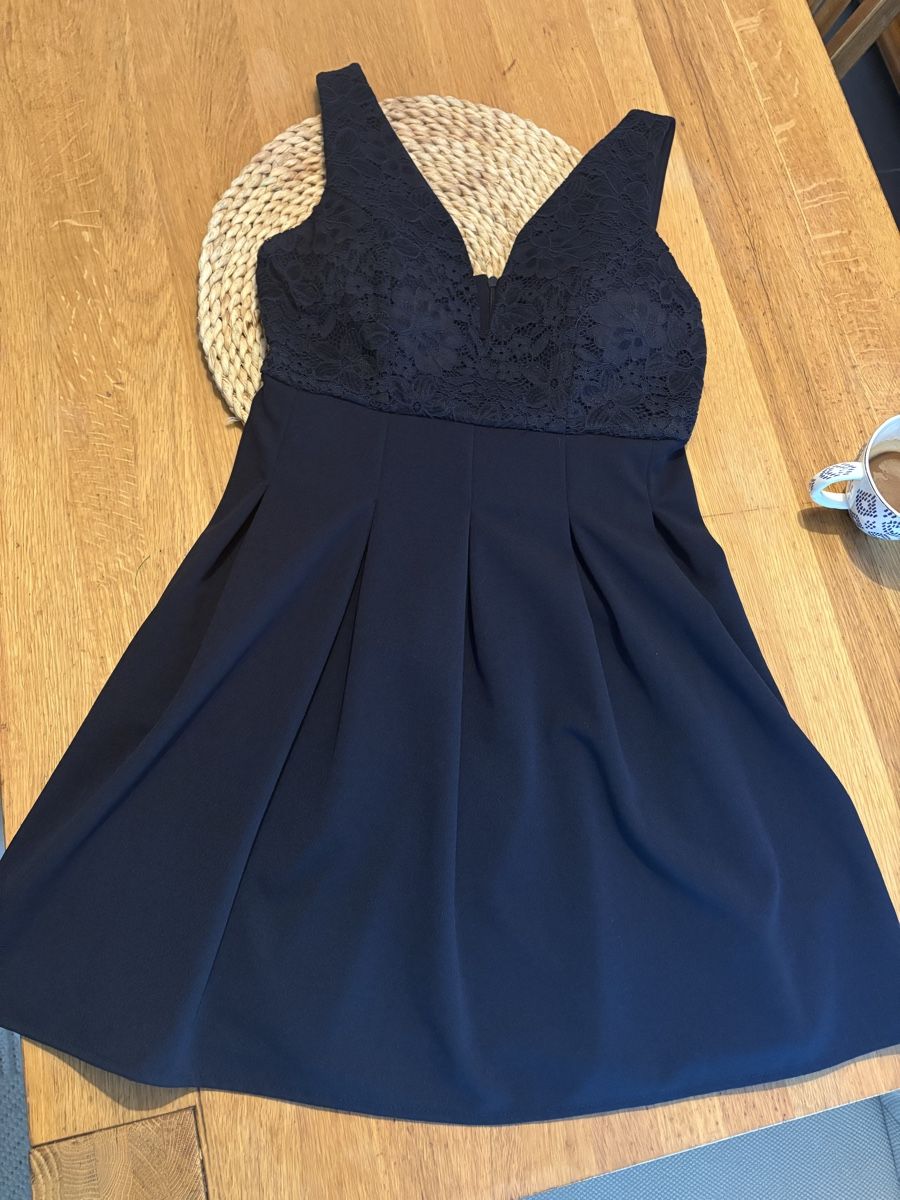 Wal G. Robes: Robe WalG Petite taille M – D'occasion à Attalens par Skorpionica 1