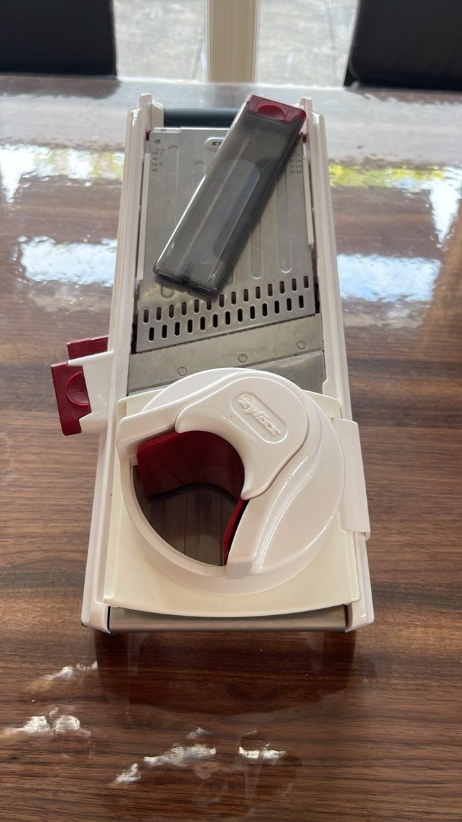 Zyliss Elettrodomestici da cucina: Zyliss Multi-Prep Mandoline weiss & rot – Usato da Pfäffikon SZ venduto da Adidas5 2