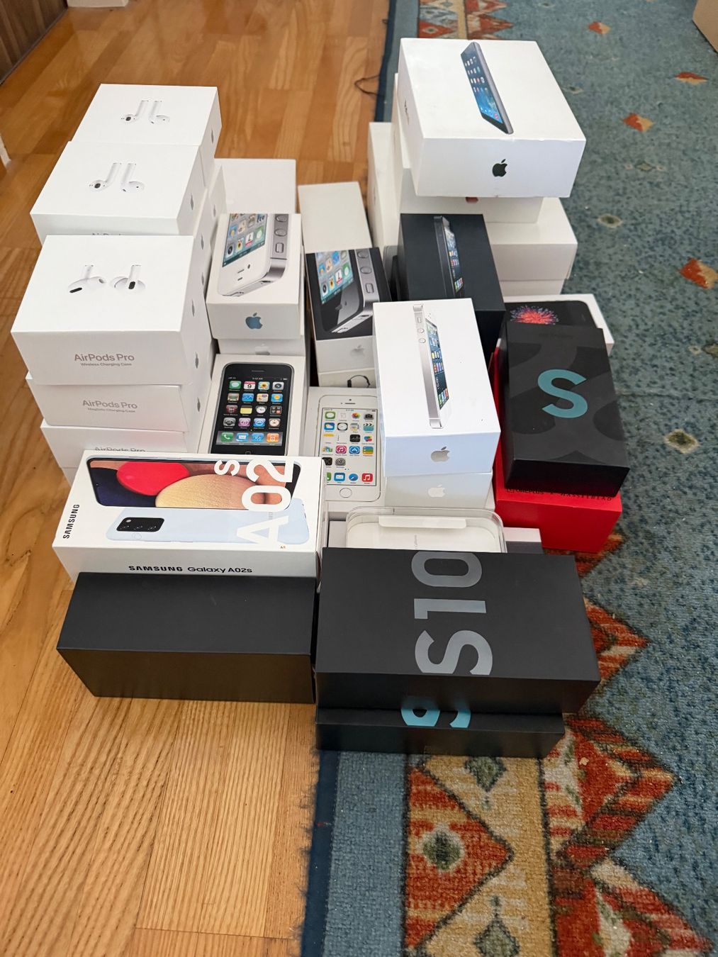 Apple Telefoni cellulari / Smartphones: Leere  diverse Apple Schachteln über 50 stück – Nuovo (secondo la descrizione) da Schattdorf venduto da Kofi57 2