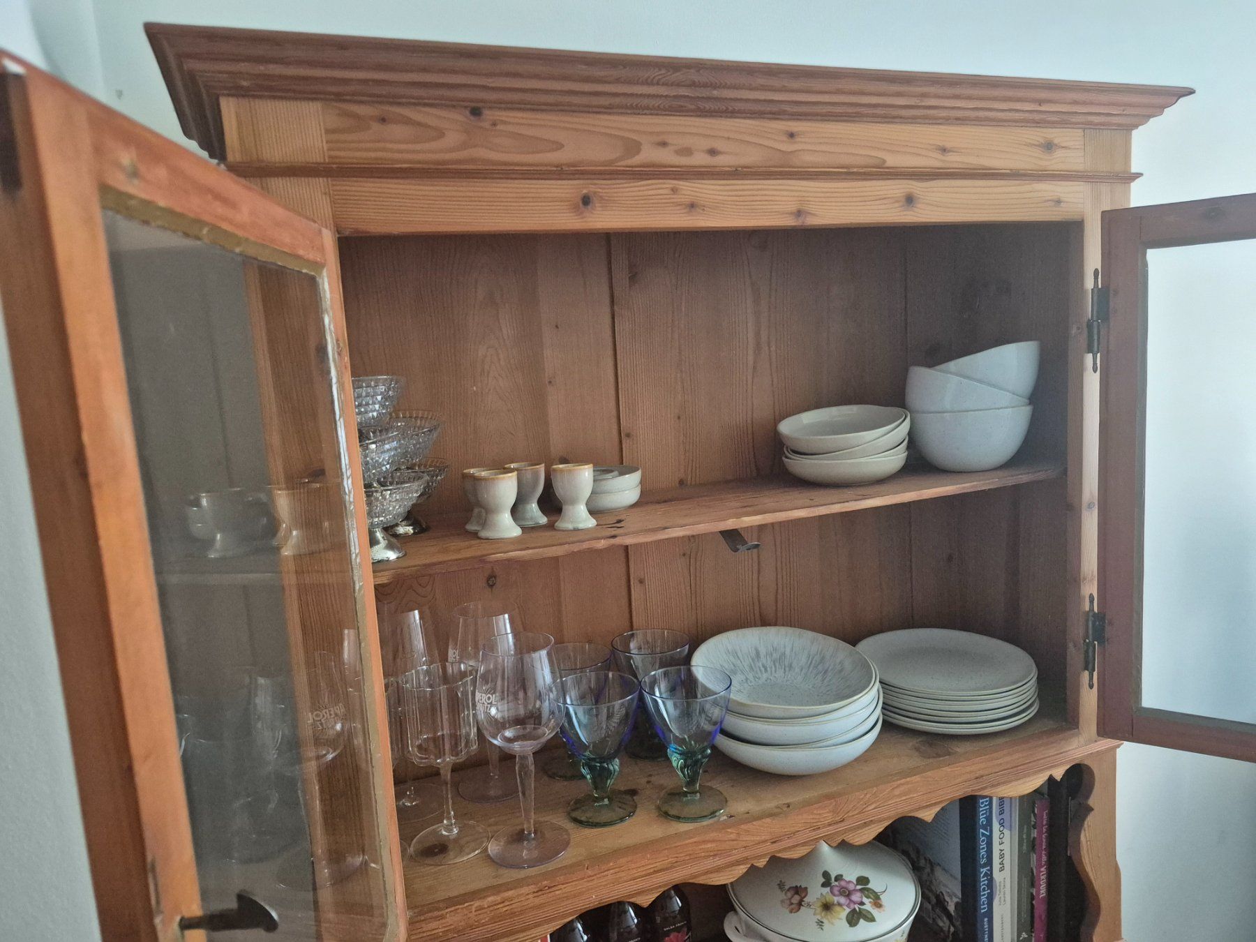 Credenze: Küchenbuffet Holz mit Glastüren in Zug – Usato da Baar venduto da speedy258 1