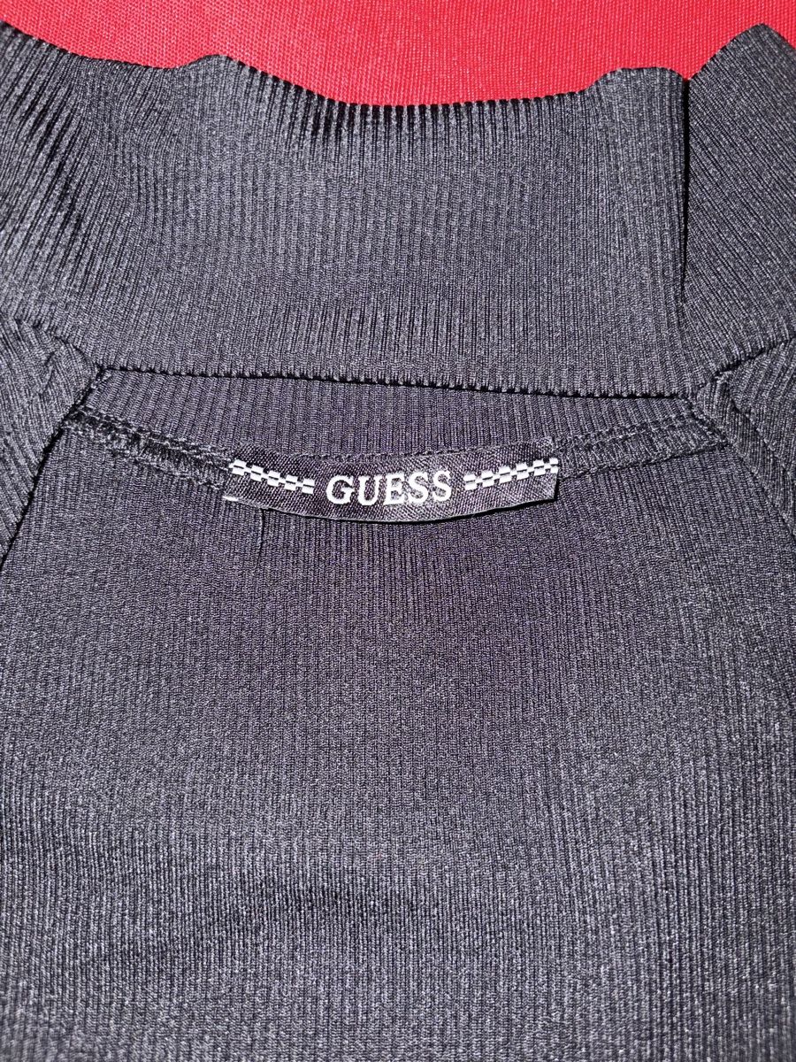 Guess Tops: Guess cut out top, size L. Stretch – D'occasion à Nyon par Deb_D39 5