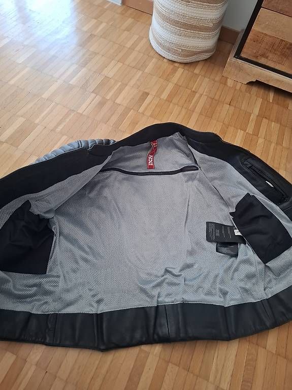 IXS Giacche: Motorradjacke Leder – Usato da Rapperswil SG venduto da mac_qd8v 1