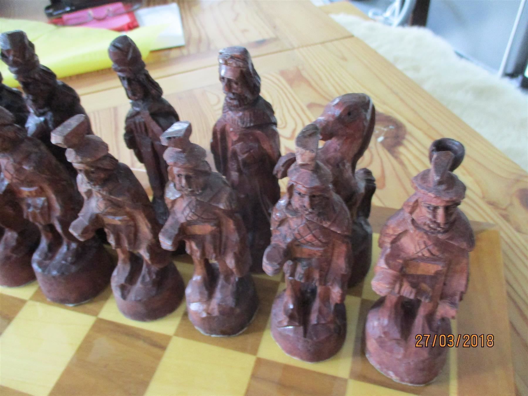 Giochi: Handgeschnitzte Schach Figuren – Usato da Liestal venduto da Disc-Point 3