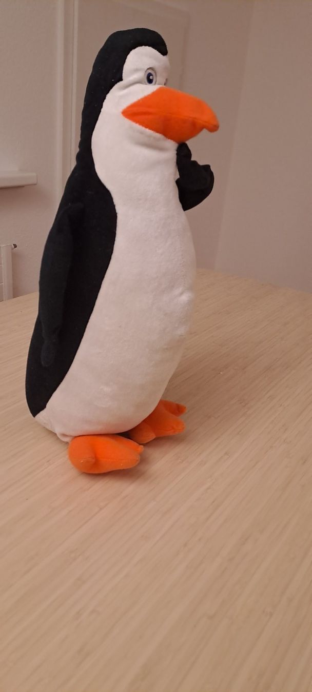 Giocattoli: Pinguin Plüschfigur Madagascar "Kowalski" – Usato da Gerlafingen venduto da Remo96 1