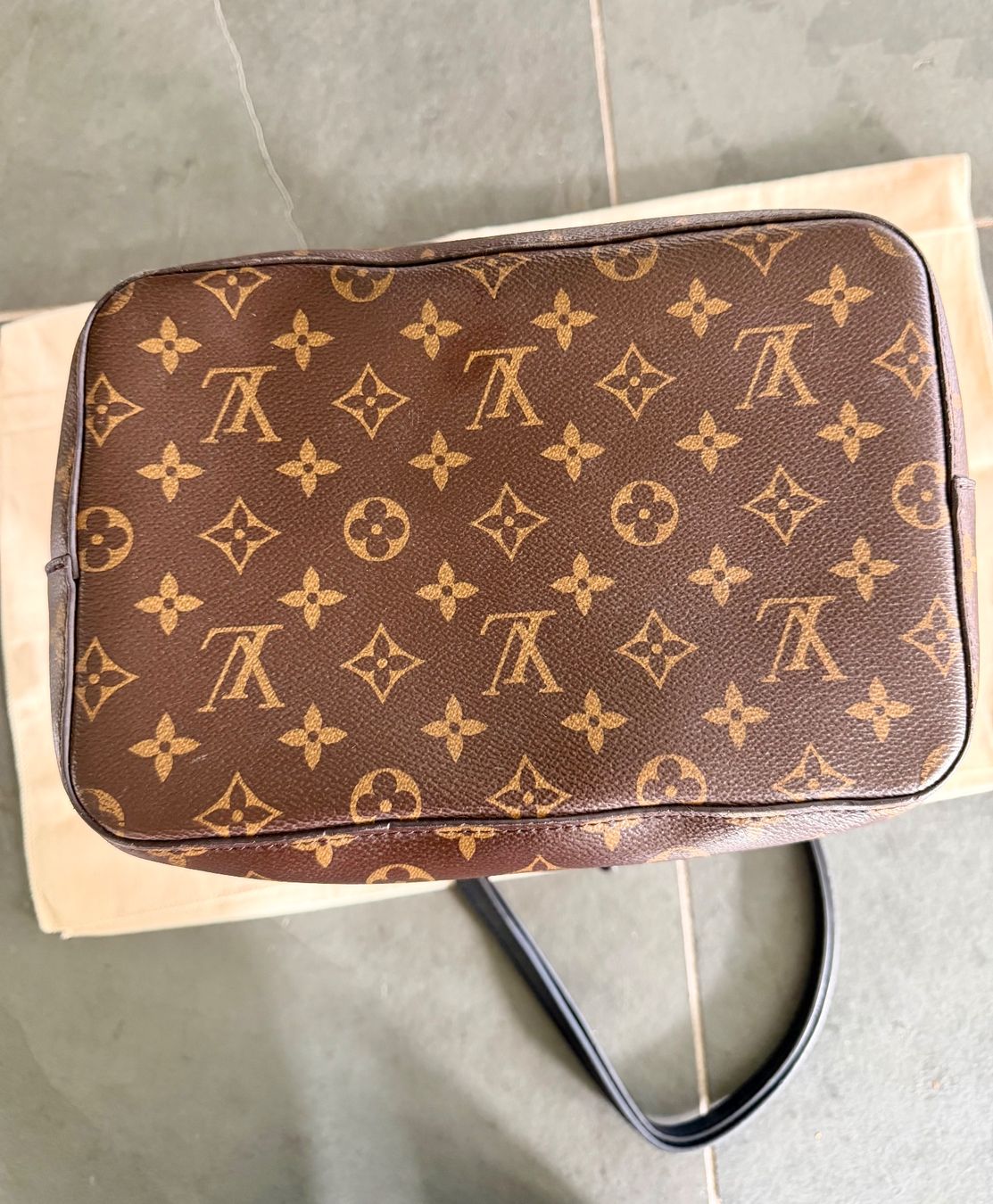 Louis Vuitton Taschen für Damen: Louis Vuitton NéoNoé schwarz – Gebraucht aus Bern von franca_k 1