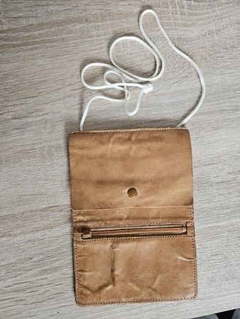 porte monnaie en cuir bandoulière, pratique