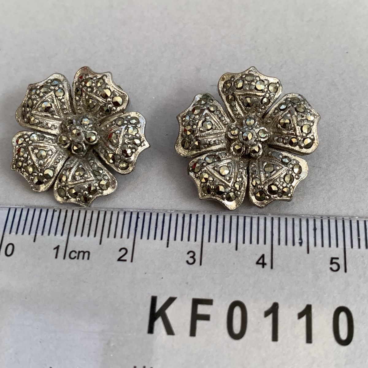 Orecchini pendenti & Orecchini a lobo: Vintage Flower Marcasite Silver Earrings – Usato da Genève venduto da Kookiek 4