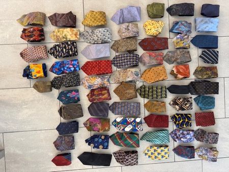 Krawatten-Sammlung: 60+ Stk. Seide, viele Muster & Farben