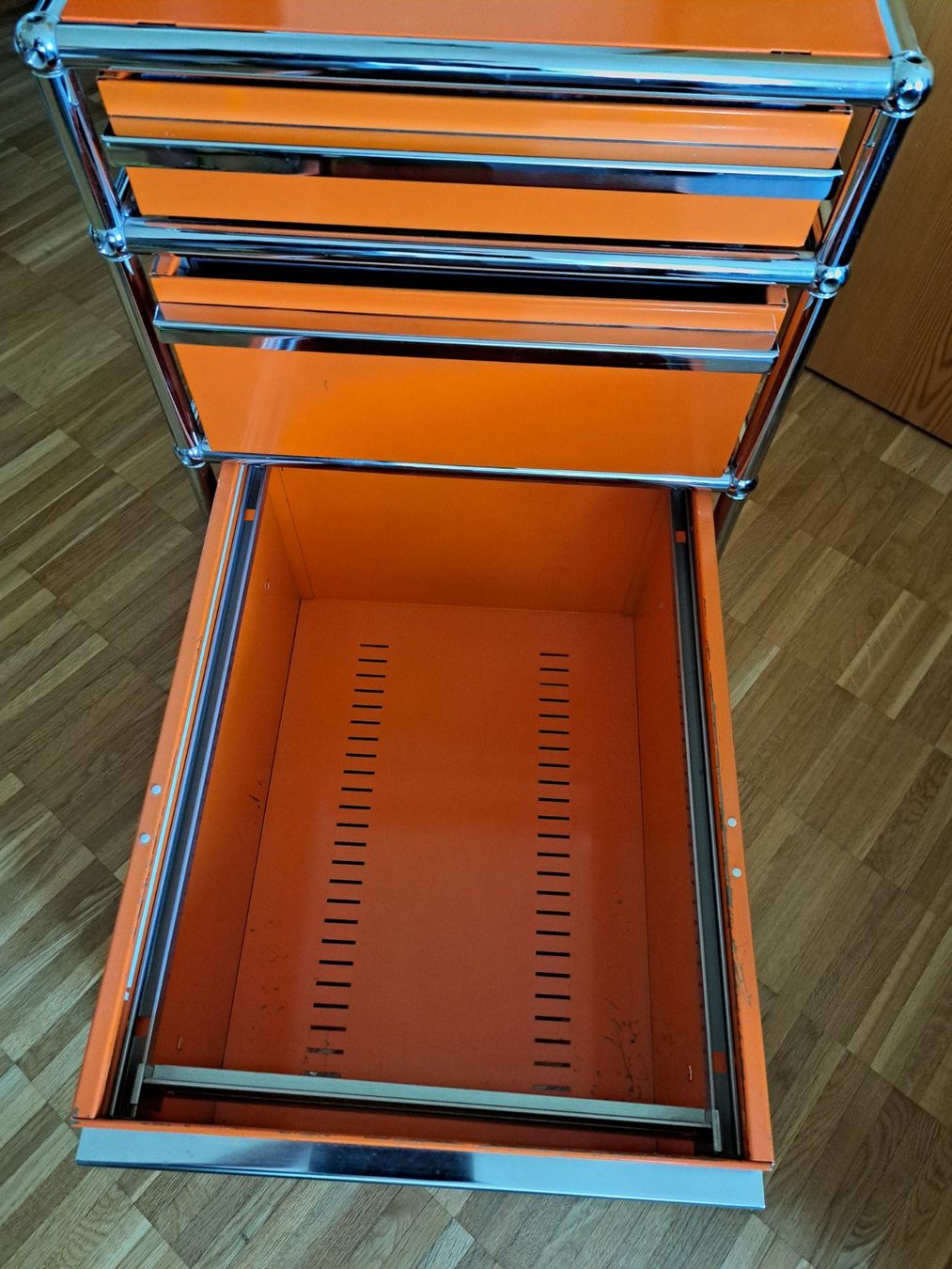 USM Banconi: USM Haller Rollcontainer orange – Usato da Zwingen venduto da Tigertimmi 6