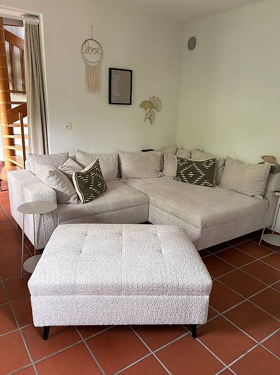 Sofas: SPECIAL PREIS - bis 13.08. abzuholen: Bouclé-Sofa & Ottomane – Gebraucht aus Wädenswil von nin_6gkh