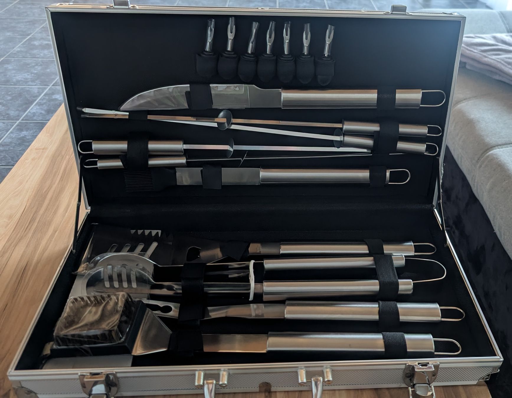 Griglie: Grillbesteck-Set im Koffer - Komplett. – Nuovo e nell'imballaggio originale da Wimmis venduto da Ranger01