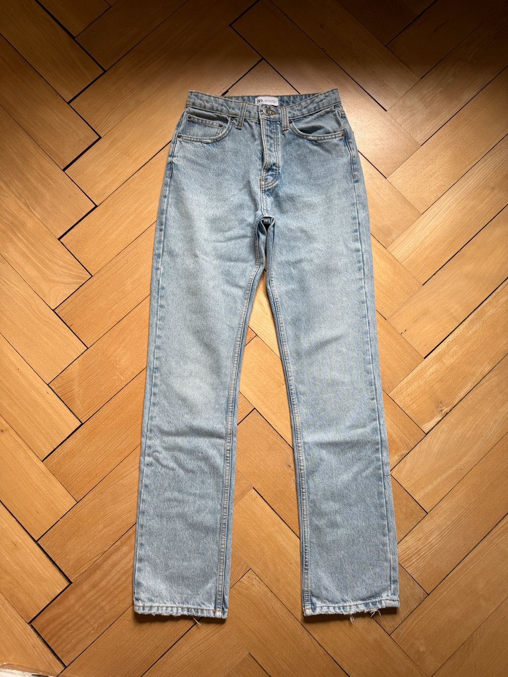 Zara Jeans: ZARA - Jeans hellblau 34 – Gebraucht aus Zürich von Diazaio