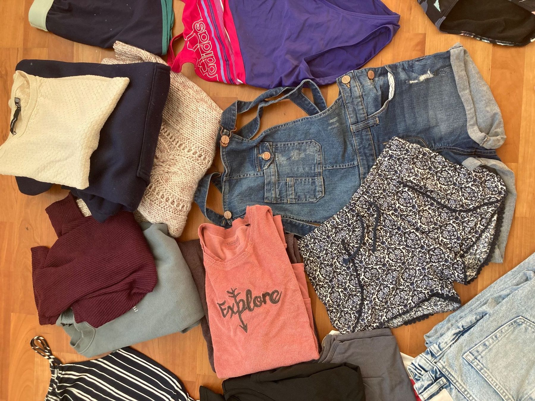 Lotti & Set di vestiti: Kleiderpaket für Mädchen / Teens – Usato da Winterthur venduto da SurfSwiss 2
