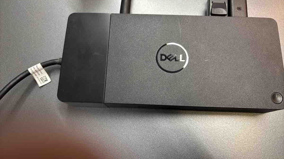 Dell Docking station: Dell Docking Station with Two Monitors – Usato da Buttwil venduto da Mmkg 5