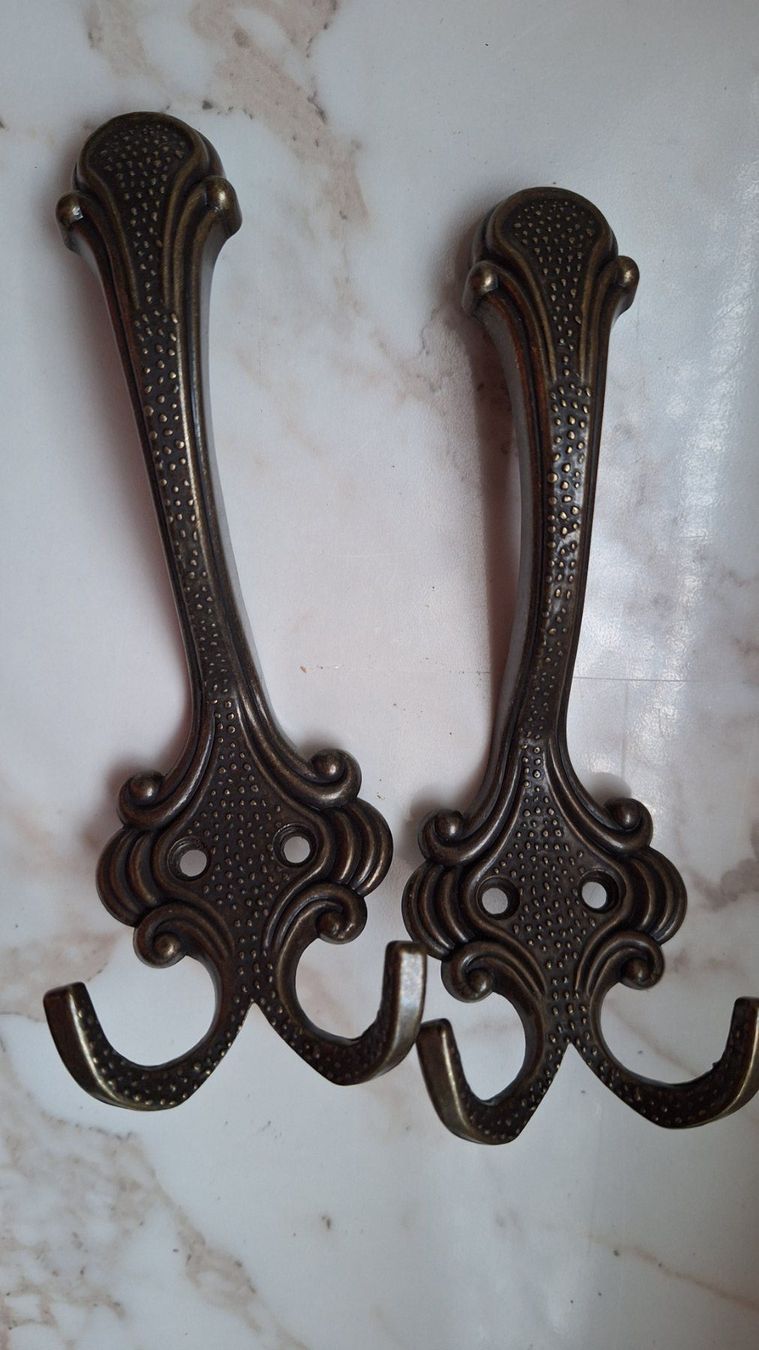 Eisenwaren: 2 Wandhaken ,Metall – Gebraucht aus Dornach von majo8689