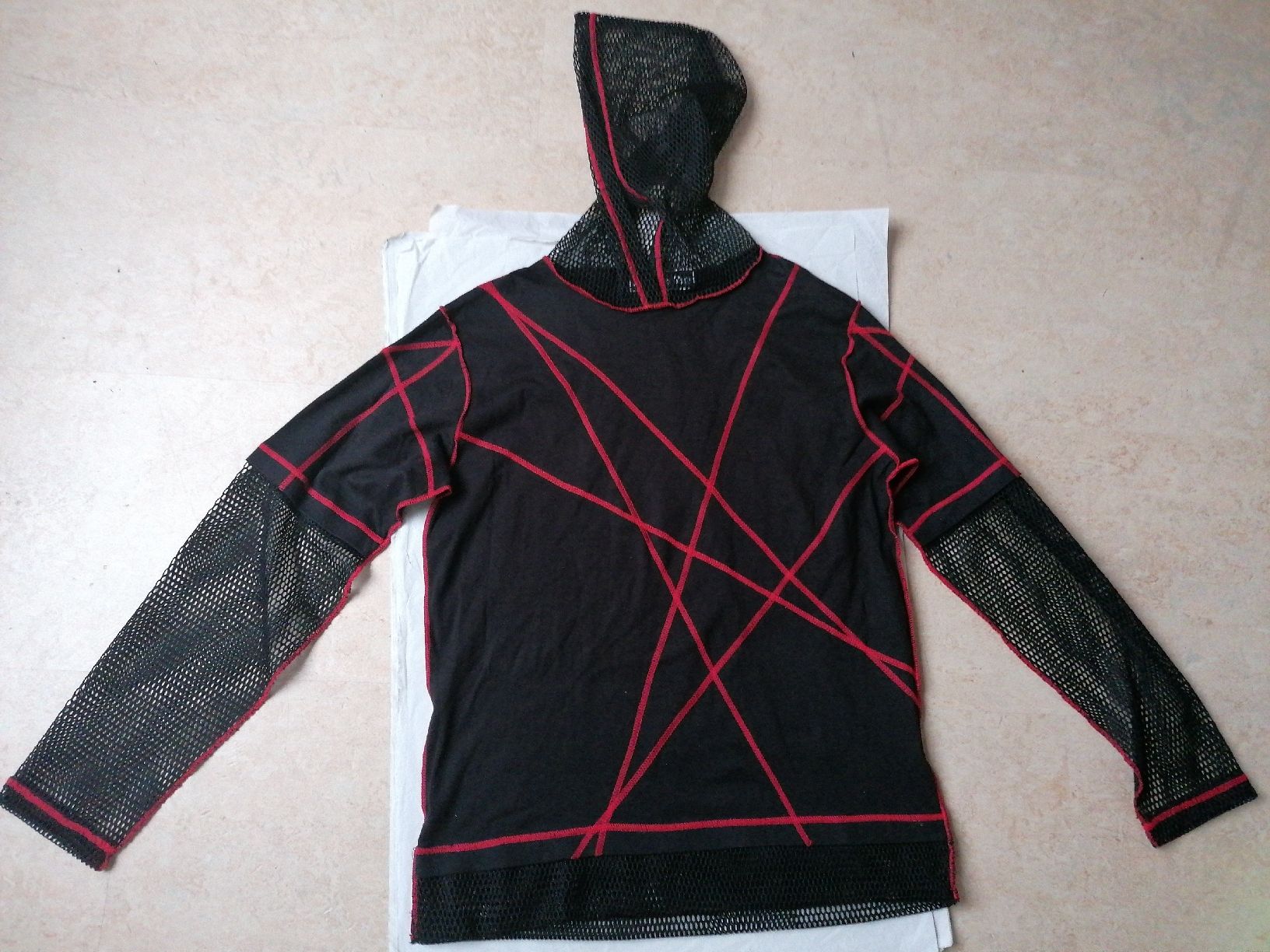 Maglioni & Felpe: Gothik Kapuzenpulli "Dark Star" / Gr. S/M – Usato da Klingnau venduto da vollmond36