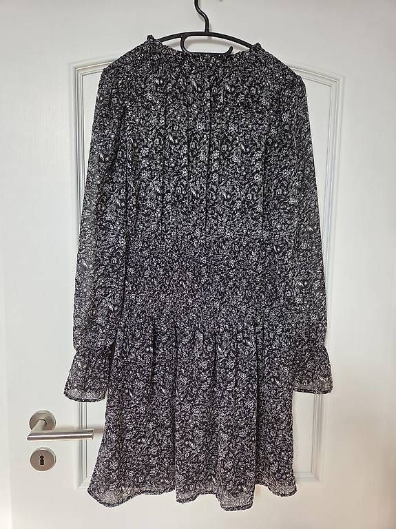 Vestiti: Schönes Kleid von ONLY – Usato da Sarmenstorf venduto da Arhofsa 3