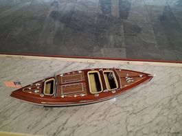 Schöne, in Museumssqualität gebautes Holzboot
