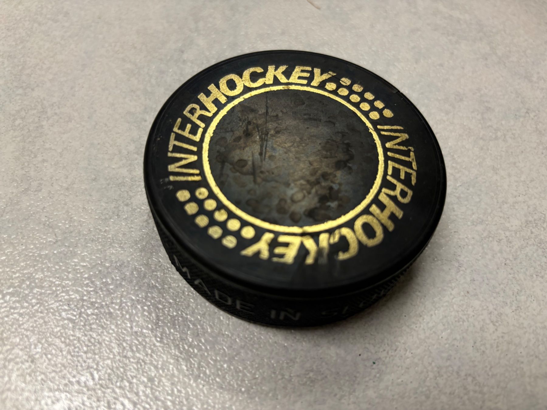Bälle: Eishockey Puck (ca.150 Stück oder Teilverkauf) – Gebraucht aus Riehen von latyo
