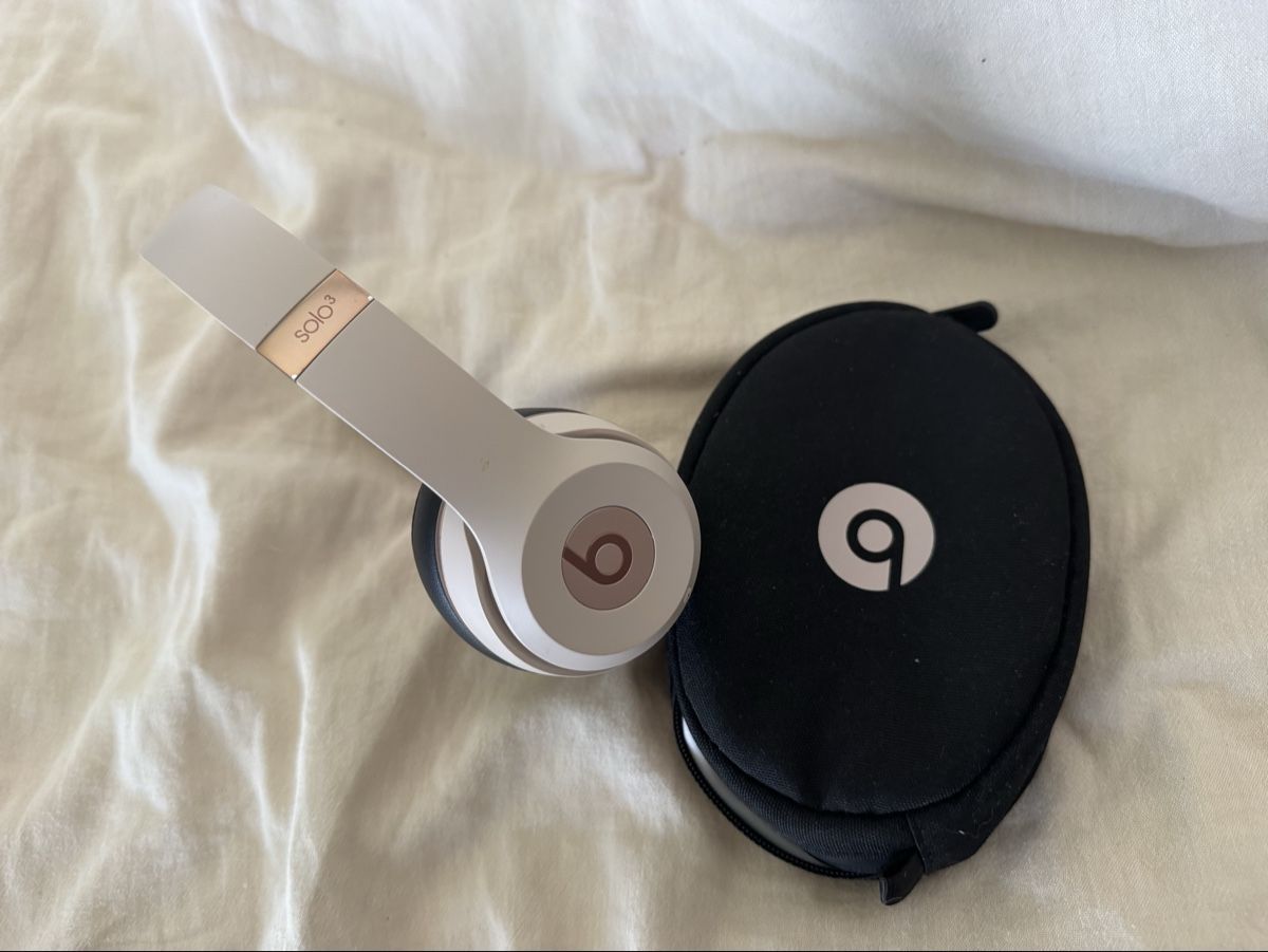 Beats Kopfhörer: Beats solo 3 – Gebraucht aus Zufikon von joelle111