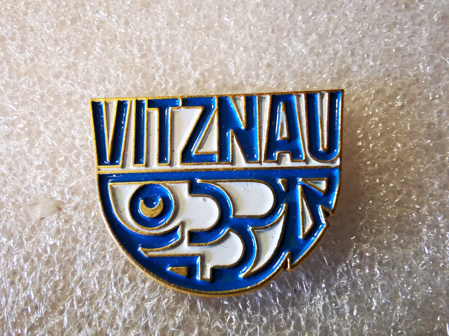 Plaketten & Abzeichen: Ansteckpin 2: Vitznau – Gebraucht aus Oppligen von Pin-Fall-Shop
