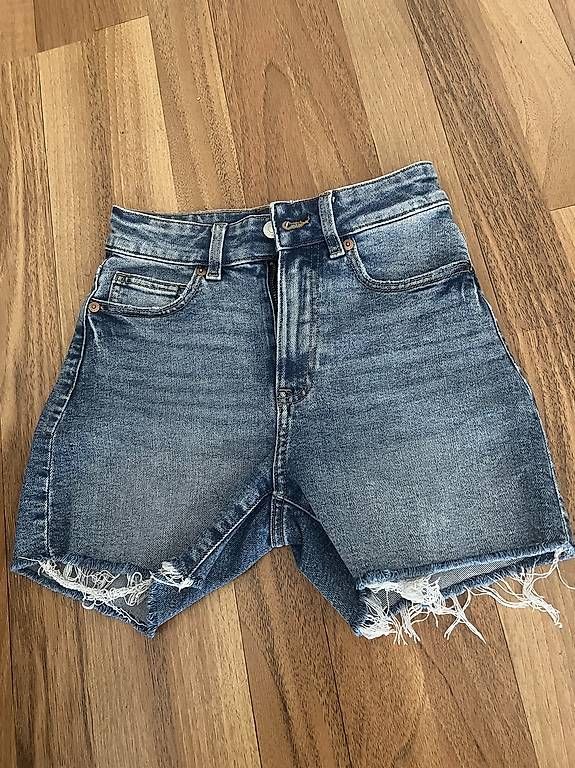 Jeans: Blaue Jeansshorts – Usato da Zürich venduto da aknavi