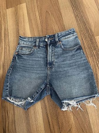 Blaue Jeansshorts