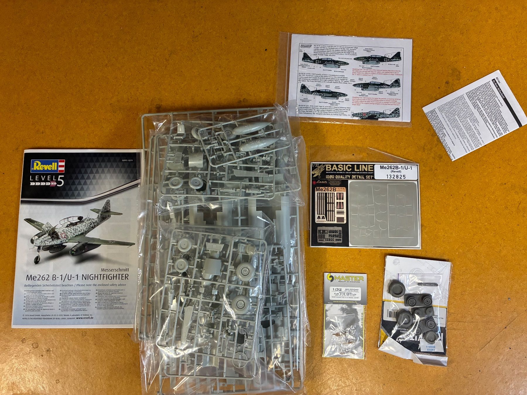 Revell Kit di modellismo & Modellini statici: Messerschmitt Me -262 1:32 Revell – Nuovo e nell'imballaggio originale da Rapperswil BE venduto da Silverwings 1