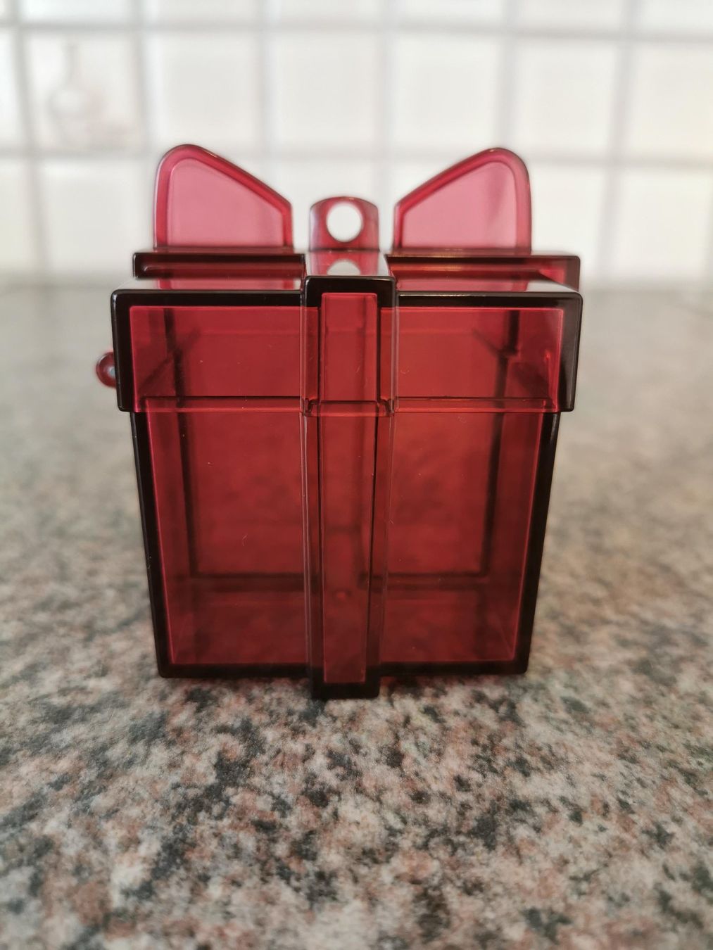 Tupperware Recipients et similaires: Tupperware kleine Geschenkbox rot – D'occasion à Birsfelden par mel_ndx7