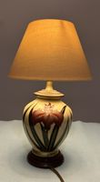 Lampe vintage "Ida Bellini" avec motif floral chic!