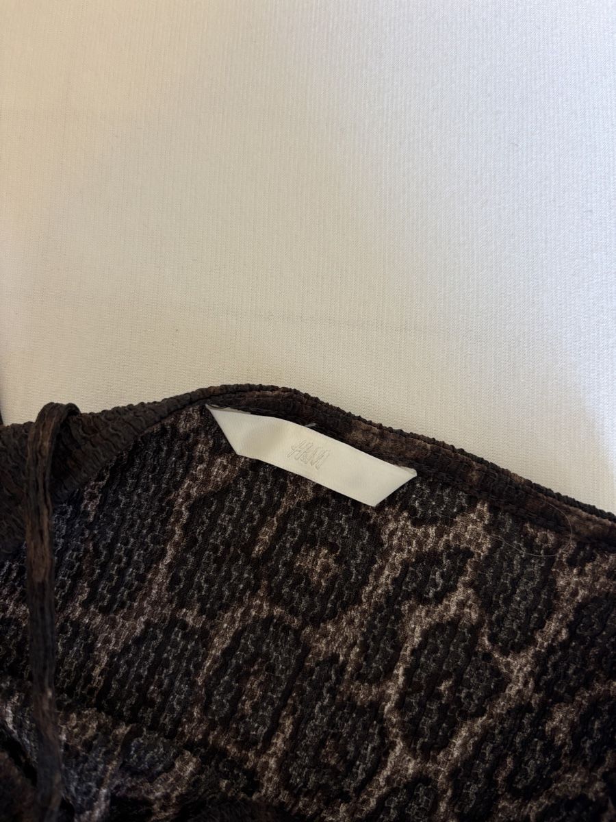 H&M Top: Top H&M imprimé léopard taille S/M – Nuovo (secondo la descrizione) da Genève venduto da Estelle_gig 1