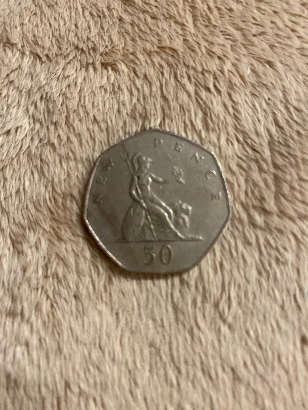 Alle Münzen: 1977 50 pence coin Geldstück – Gebraucht aus Kastanienbaum von Muenchnerkindl1 1