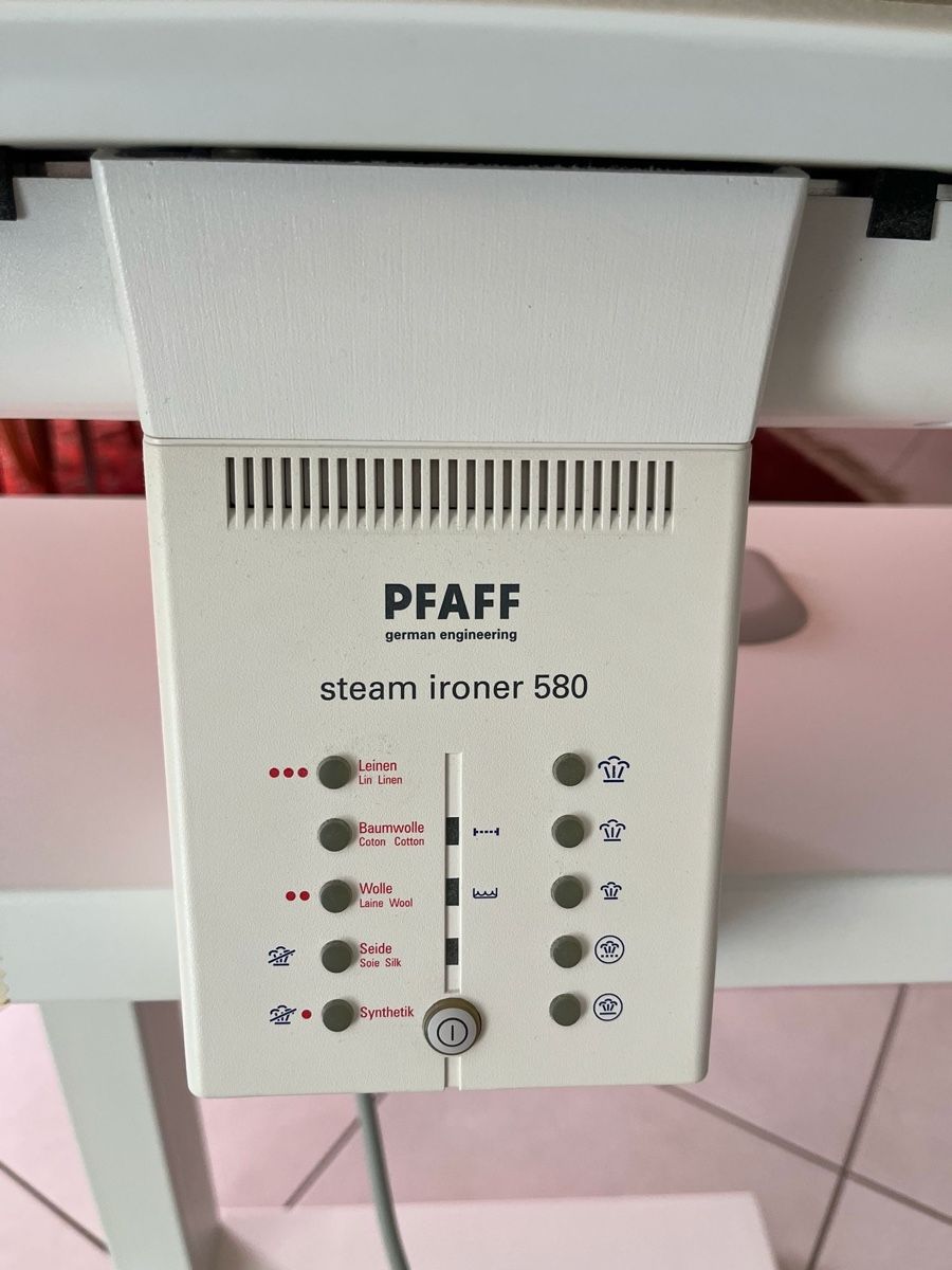 Pfaff Bügeleisen: PFAFF steam ironer 580 – Gebraucht aus Unterägeri von Barbless