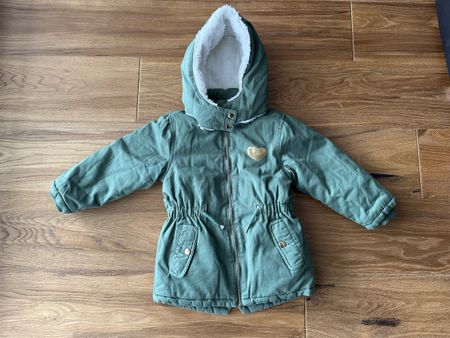 Mädchen Jacke grün mit Teddyfutter Grösse 98/104 💚