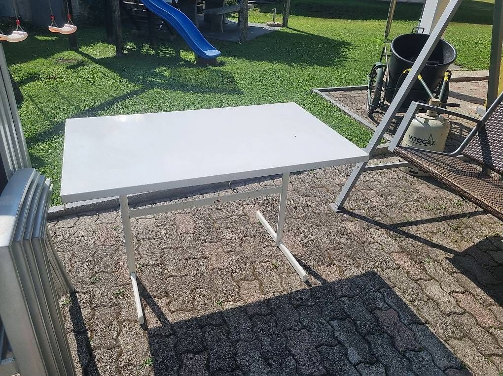 Tavoli: Tavolo da giardino in ferro – Usato da Ludiano venduto da Nanteboy