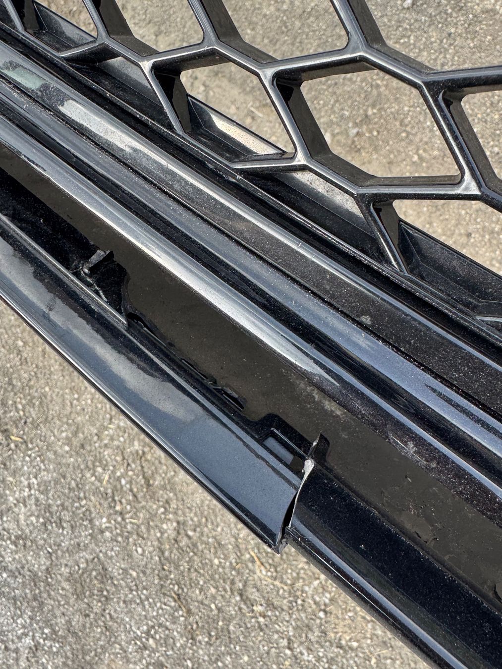 Audi Tutti pezzi di ricambio auto: Audi A6 C7 SLine pare-choc avant – Usato da Fétigny venduto da BenjiB19E 4