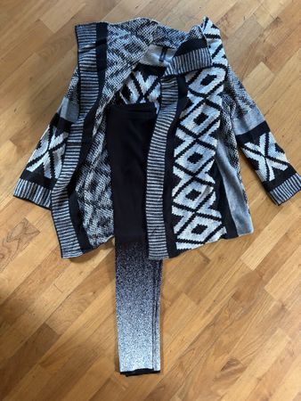 Marc Cain Strickjacke und leggings gr 3