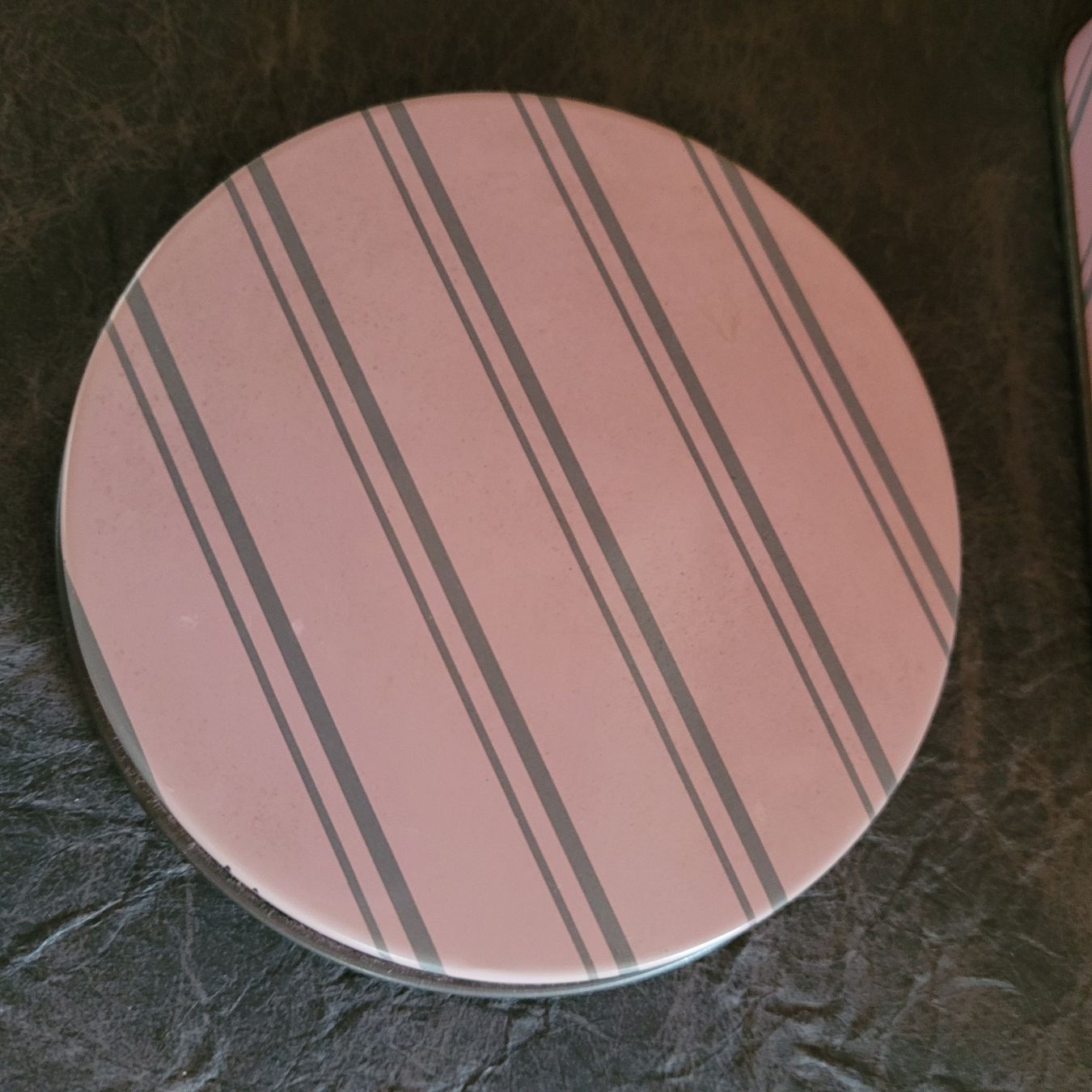 Altro in Decorazioni & Accessori: Metalldose rosa – Usato da Hondrich venduto da Ebro01 1