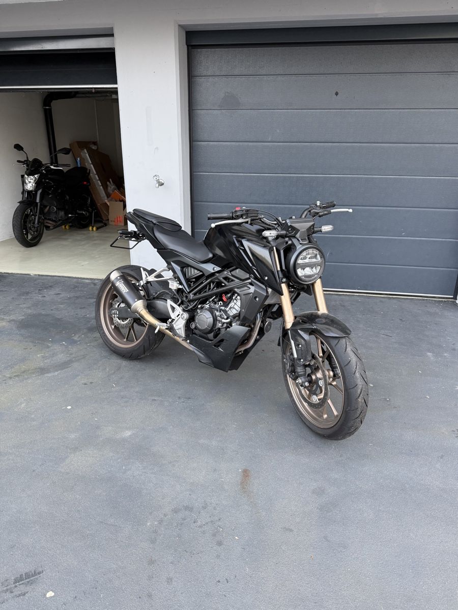 Honda Strasse: Honda CB125R – Gebraucht aus Herisau von Ramon_Quattro