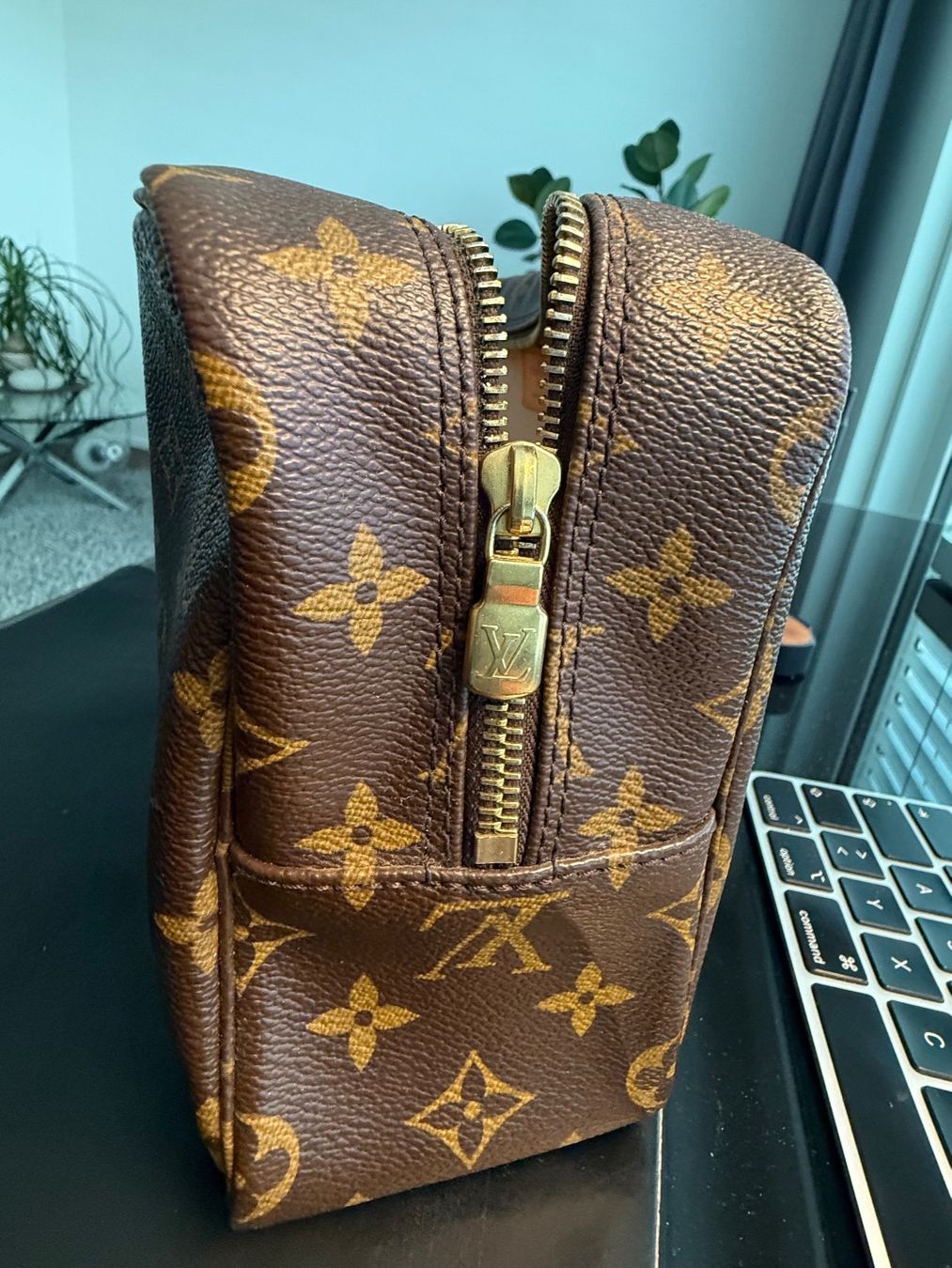 Louis Vuitton Kosmetikkoffer: Louis Vuitton Nécessaire PM Monogram Canvas – Gebraucht aus Zürich von phinder 1