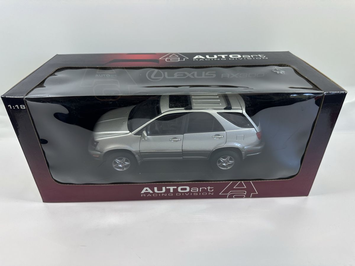 Autoart Modellini d'auto: Lexus RX300 1:18, silbrig, GATEWAY / AUTOART – Nuovo (secondo la descrizione) da Zofingen venduto da rf9_x2xt 9