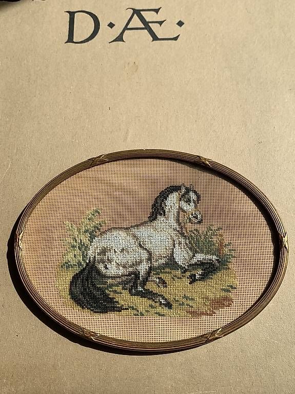 Poster & Bilder: Antikes Perlenstickerei Bild Pferd ca 1900 – Gebraucht aus Muri AG von cag733